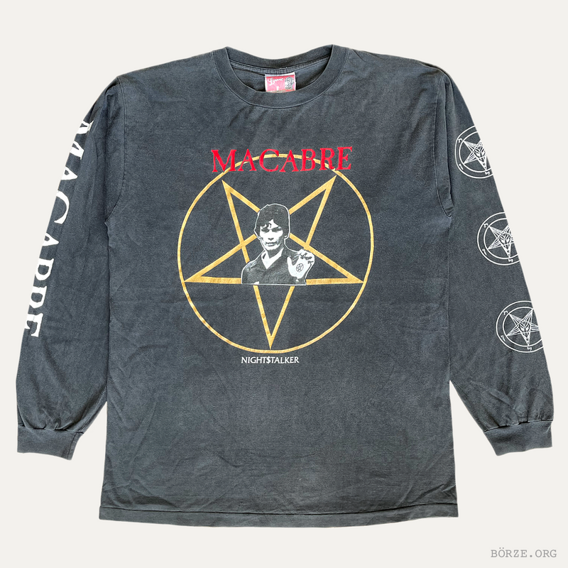 Premium vintage 90s horror metal Long-sleeve shirt 'Macabre' featuring a pentagram and portrait of Richard Ramirez on a gray background börze org.
